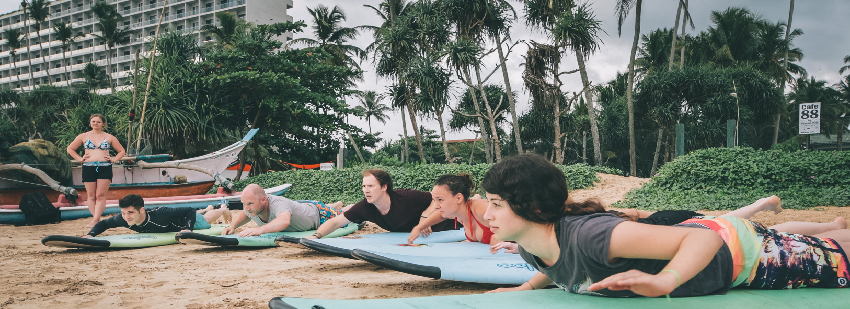 surf y yoga en mirissa