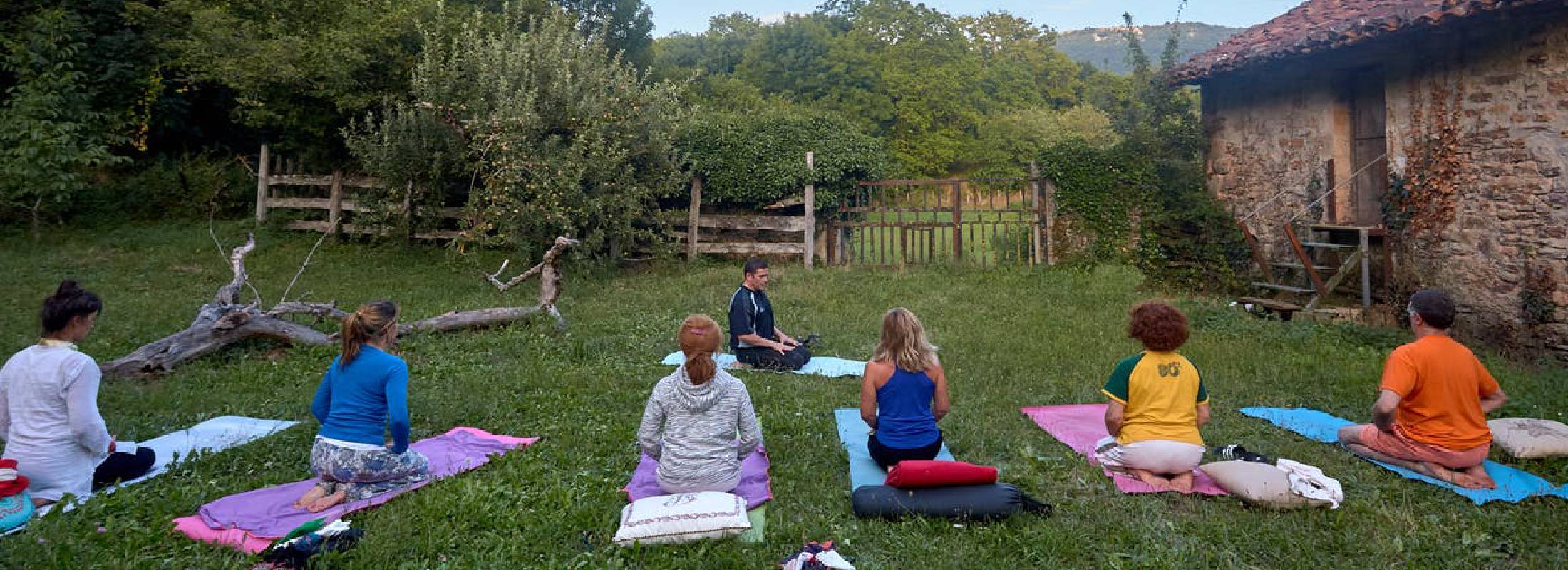 Talleres de yoga en la naturaleza navarra 